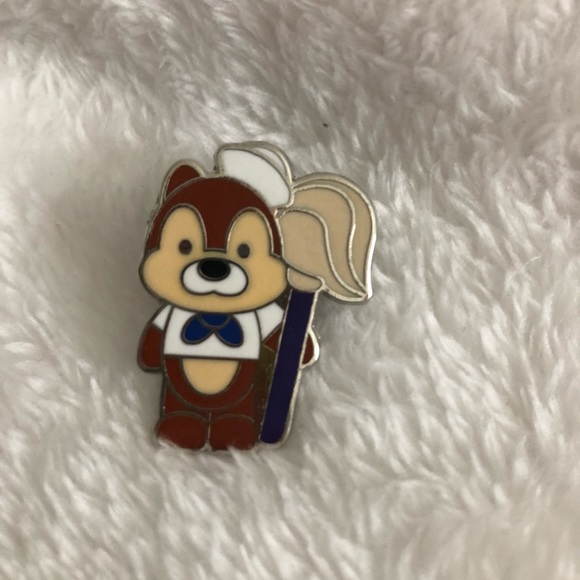 Disney Enamel Pins - Chip and Dale - Picture 4 of 7